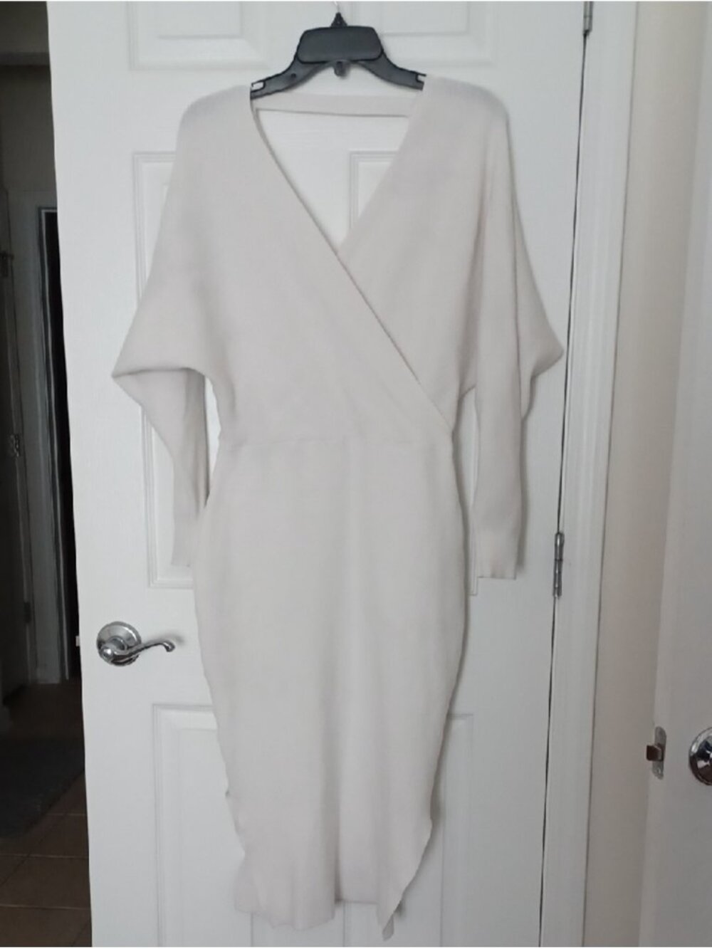 × Elegant Off White Wrap-Style Women's Dress Size Large - Picture 2 of 14